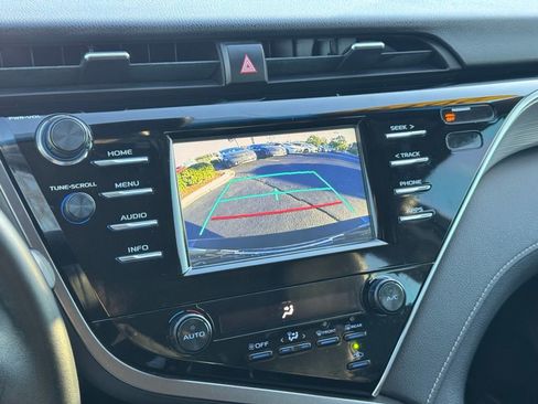 Used 2018 Toyota Camry SE w/ Moonroof Package image 31