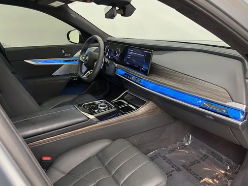 Certified 2024 BMW 760i xDrive w/ Executive Package AWD/4WD image 31