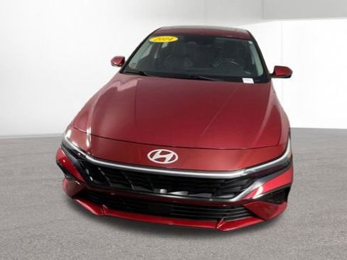 Used 2024 Hyundai Elantra Limited image 3