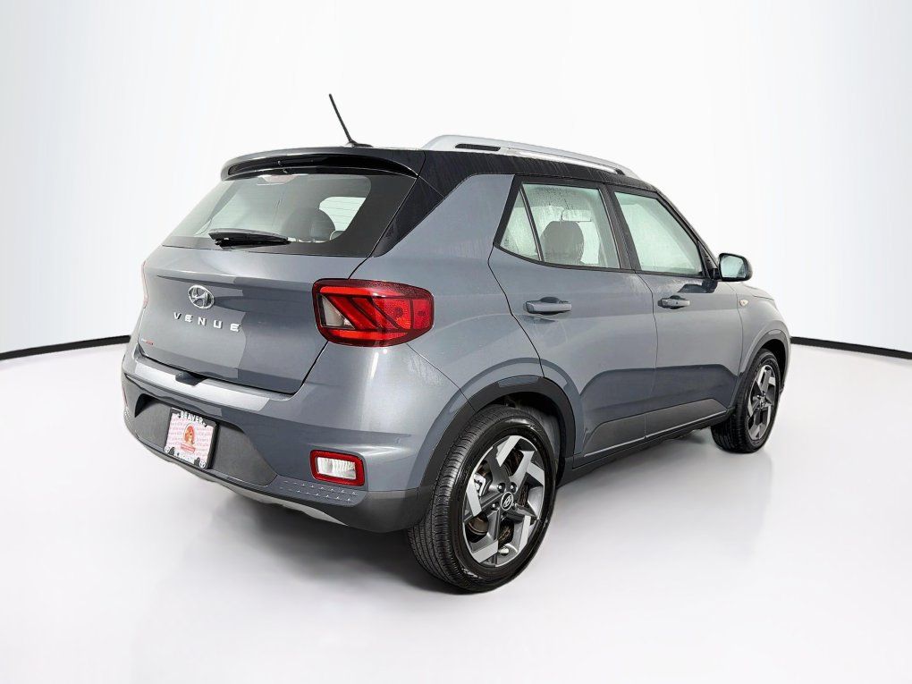 Used 2026 Hyundai Venue SEL FWD image 10