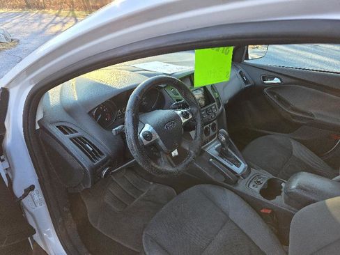 Used 2014 Ford Focus SE w/ SE Winter Package image 10