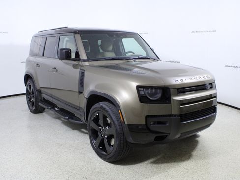 New 2026 Land Rover Defender 110 X-Dynamic SE image 3