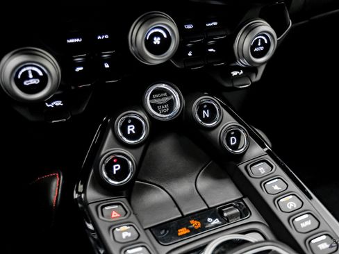 Used 2019 Aston Martin V8 Vantage Coupe image 63