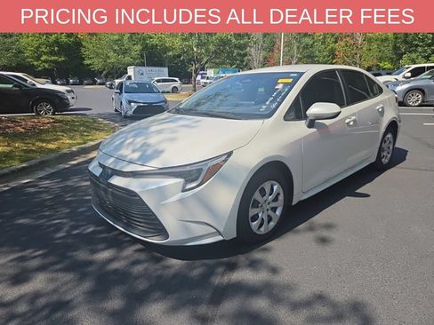 Used 2024 Toyota Corolla LE FWD image 3