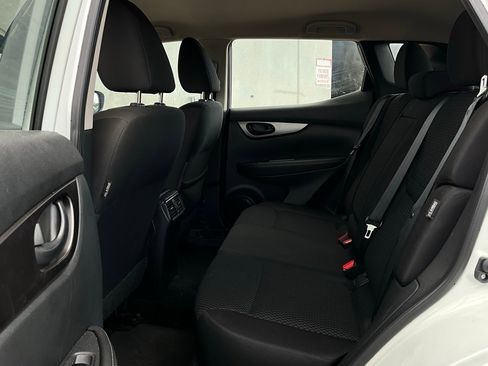 Used 2022 Nissan Rogue Sport S image 11