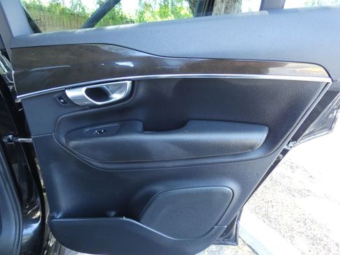 Used 2018 Volvo XC90 T6 Momentum w/ Convenience Package image 34