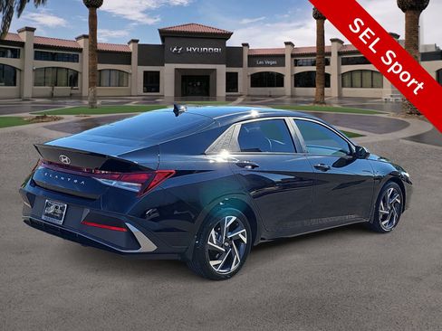 Used 2025 Hyundai Elantra Sport FWD image 8