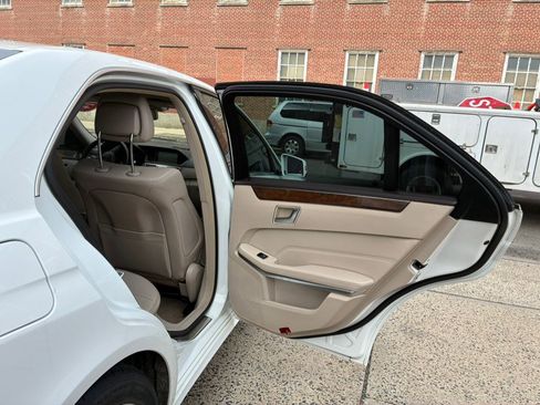 Used 2014 Mercedes-Benz E 350 4MATIC Sedan image 12