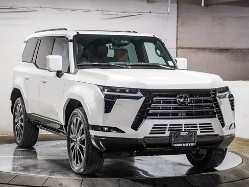 Used 2025 Lexus GX 550 w/ Accessory Package (2T) image 3