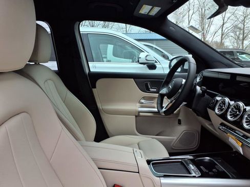 Certified 2025 Mercedes-Benz GLA 250 image 10