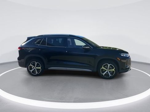 New 2025 Volkswagen Tiguan SE image 9