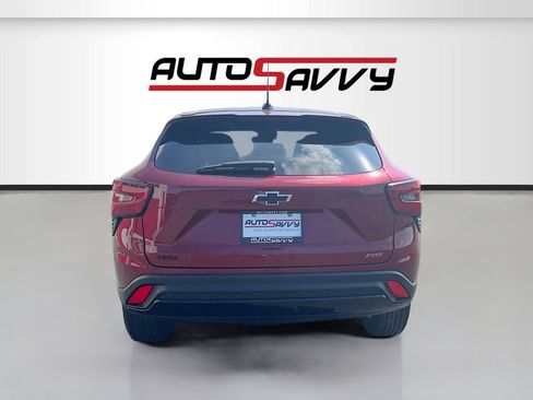 Used 2025 Chevrolet Trax RS FWD image 6
