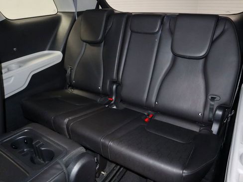 Used 2024 Kia Carnival LX image 23