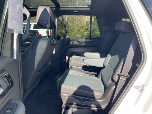 Used 2025 GMC Yukon AT4 w/ AT4 Premium Plus Package image 28