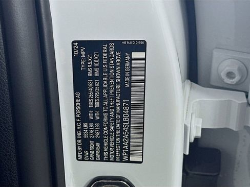 Certified 2025 Porsche Macan image 35