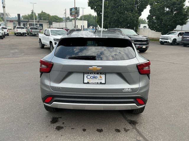 Used 2025 Chevrolet Trax LT FWD image 5