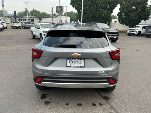 Used 2025 Chevrolet Trax LT FWD image 5