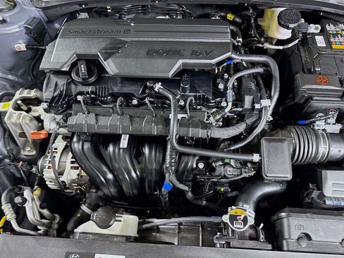 Certified 2024 Hyundai Elantra SE image 32