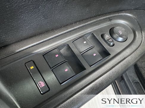 Used 2015 GMC Acadia SLE FWD image 29