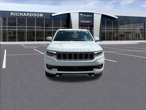 Used 2022 Jeep Wagoneer Series III w/ Premium Group I AWD/4WD image 9
