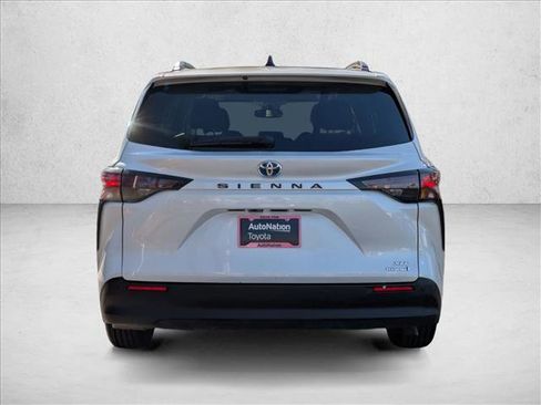 Used 2024 Toyota Sienna XLE image 7
