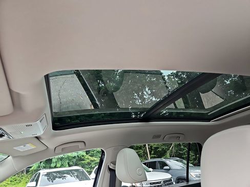 Certified 2024 Volkswagen Atlas SE w/ Panoramic Sunroof Package AWD/4WD image 16