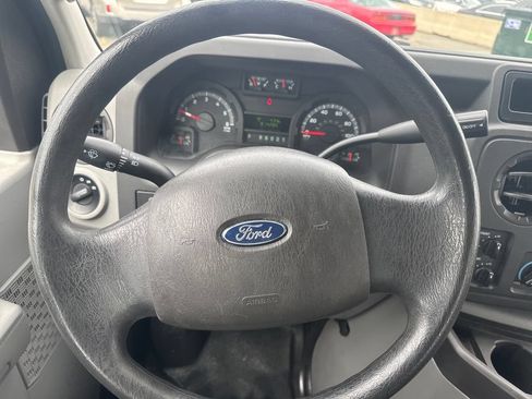 Used 2014 Ford E-250 and Econoline 250 Extended w/ Power Group RWD image 14