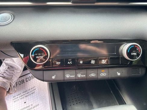 Used 2021 Hyundai Elantra SEL w/ Convenience Package FWD image 13