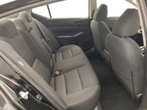Used 2024 Nissan Altima 2.5 SV FWD image 19