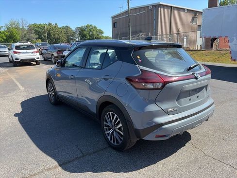 Used 2021 Nissan Kicks SV image 4