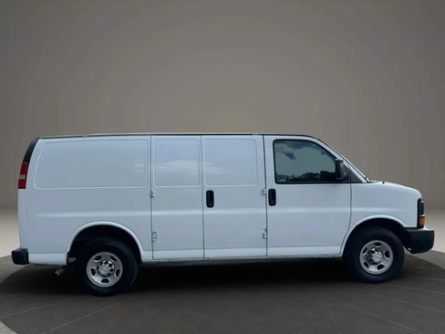 Used 2016 Chevrolet Express 2500 RWD image 9