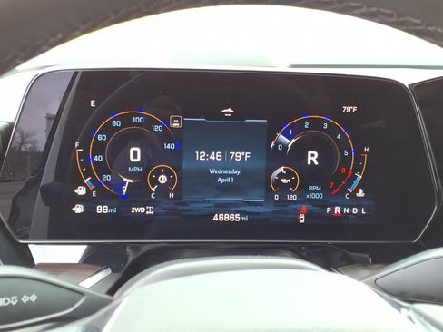 Used 2025 Chevrolet Suburban Z71 image 18