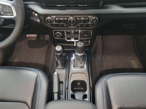 Used 2024 Jeep Wrangler High Altitude AWD/4WD image 21