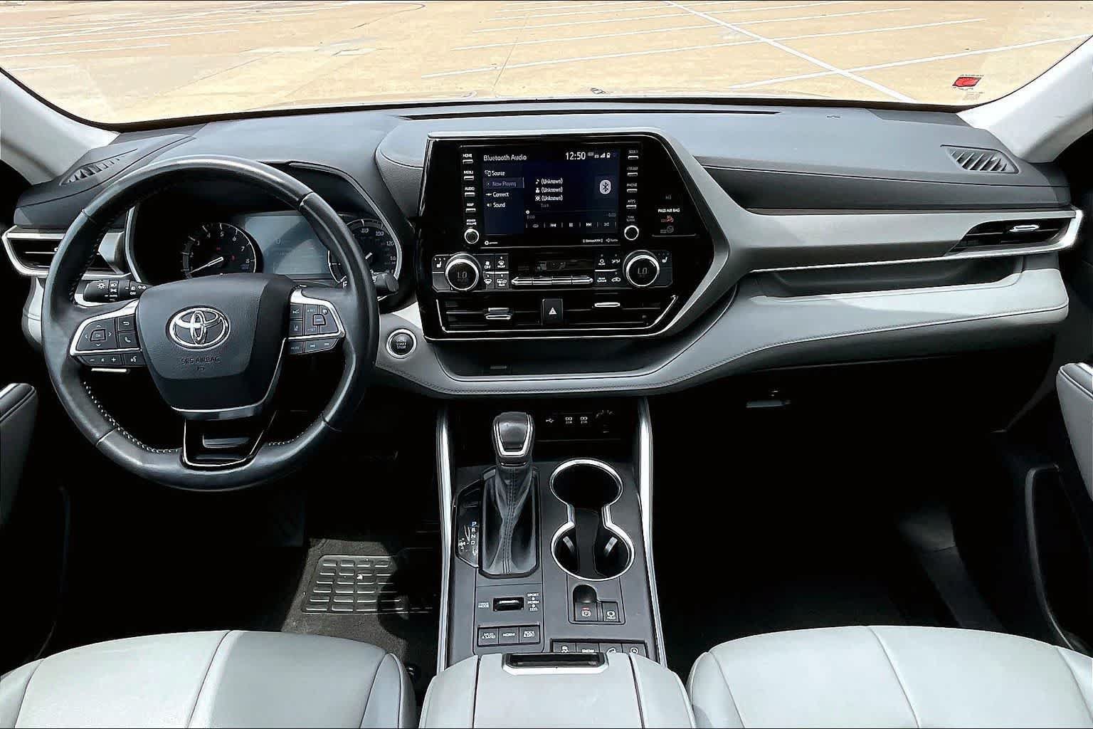 Used 2021 Toyota Highlander XLE AWD/4WD image 9