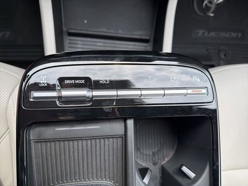 Used 2025 Hyundai Tucson Limited AWD/4WD image 14