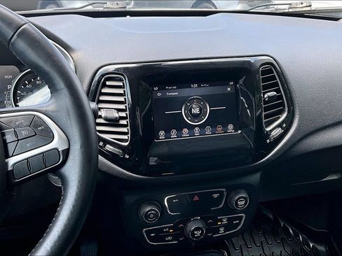 Used 2019 Jeep Compass Latitude AWD/4WD image 9