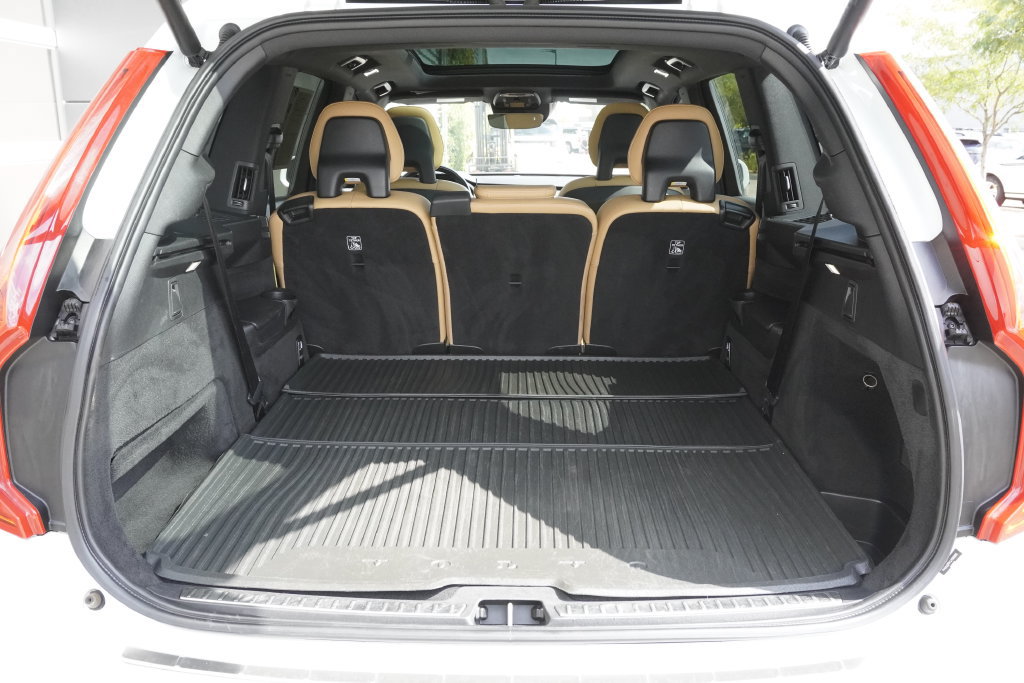 Used 2018 Volvo XC90 T6 Momentum w/ Convenience Package AWD/4WD image 31