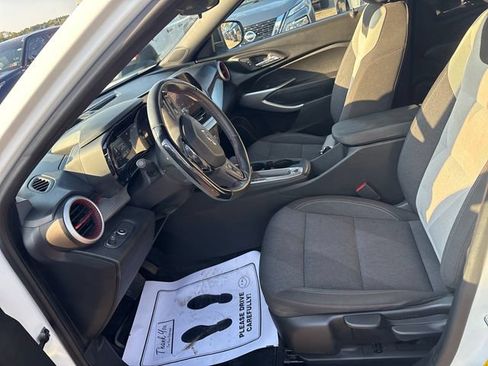 Used 2024 Chevrolet Trax RS FWD image 8