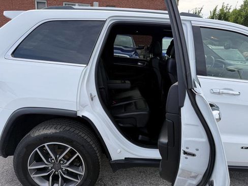 Used 2019 Jeep Grand Cherokee Limited AWD/4WD image 23