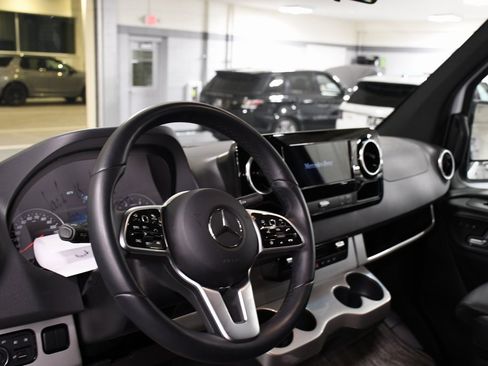 Used 2022 Mercedes-Benz Sprinter 144 Cargo image 14