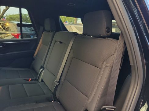 Used 2025 Chevrolet Tahoe LS RWD image 8