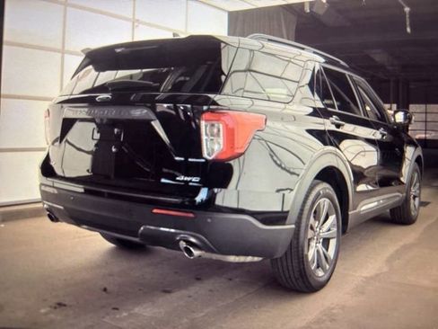 Used 2024 Ford Explorer XLT w/ Equipment Group 202A AWD/4WD image 2
