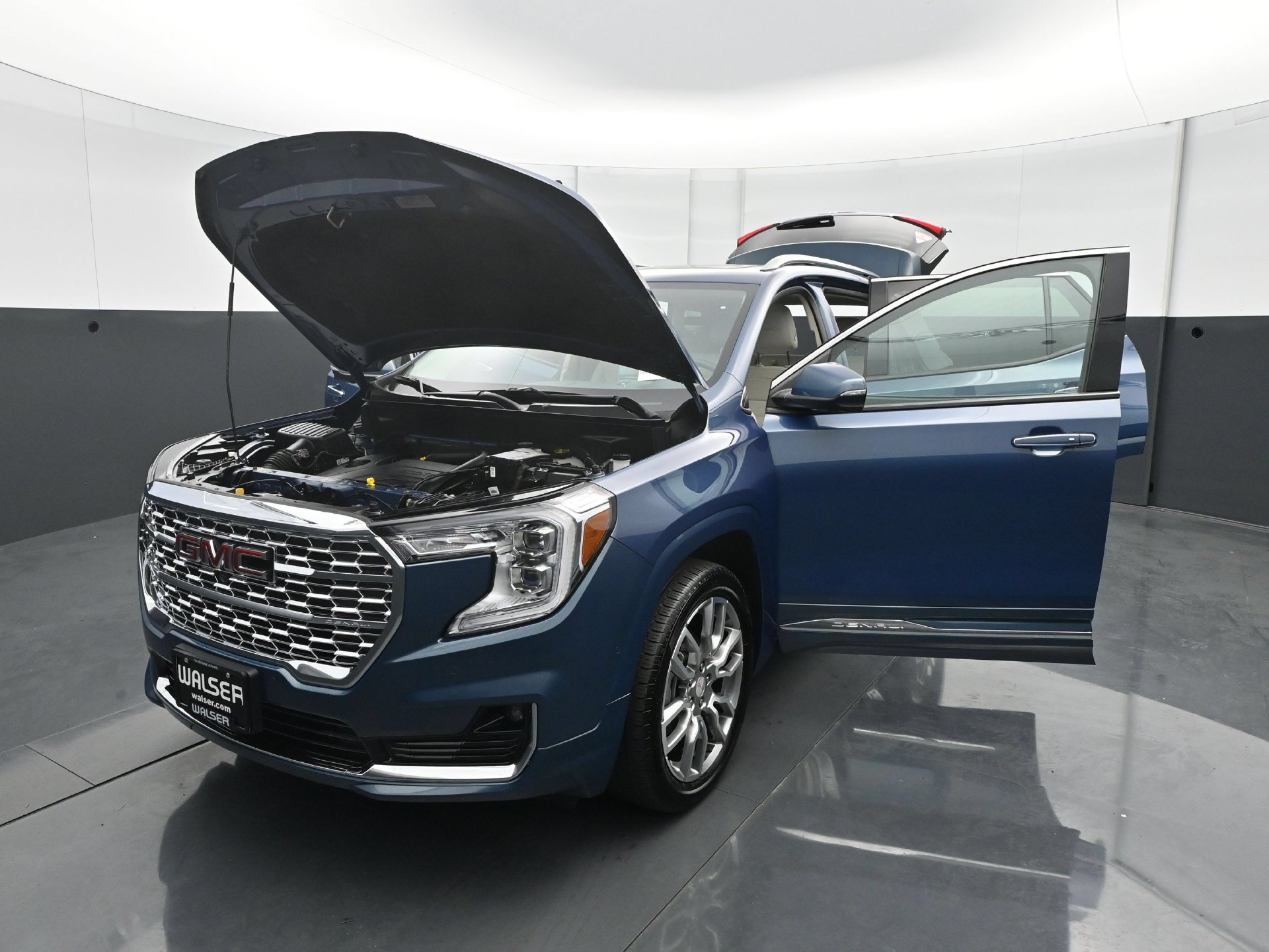 Used 2024 GMC Terrain Denali w/ Denali Premium Package AWD/4WD image 31