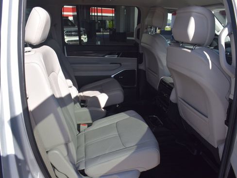 Used 2022 Jeep Wagoneer Series III w/ Flexible Seating Group RWD image 13