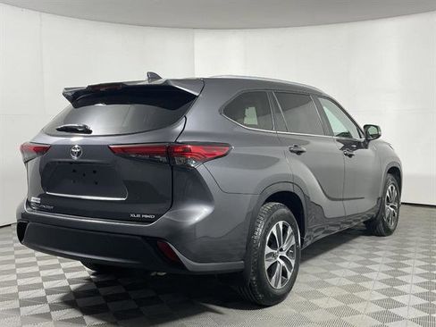 Used 2023 Toyota Highlander XLE AWD/4WD image 7