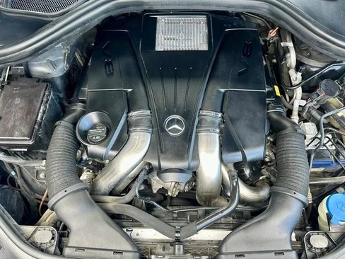 Used 2017 Mercedes-Benz GLS 550 4MATIC image 32