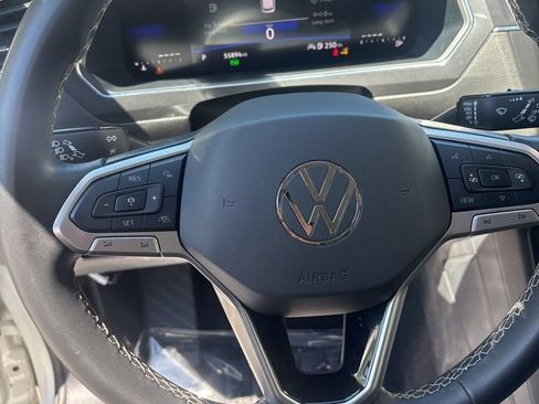 Used 2024 Volkswagen Tiguan SE FWD image 10