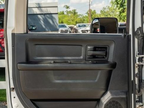 Used 2018 RAM 2500 Tradesman w/ Chrome Appearance Group AWD/4WD image 33