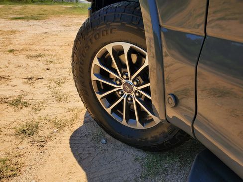 Used 2018 Ford F150 Lariat w/ Equipment Group 502A Luxury AWD/4WD image 5