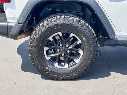 Used 2024 Jeep Wrangler Unlimited Rubicon 4xe AWD/4WD image 10